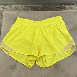 Lululemon size 8 hotty hots- tall 4 inch